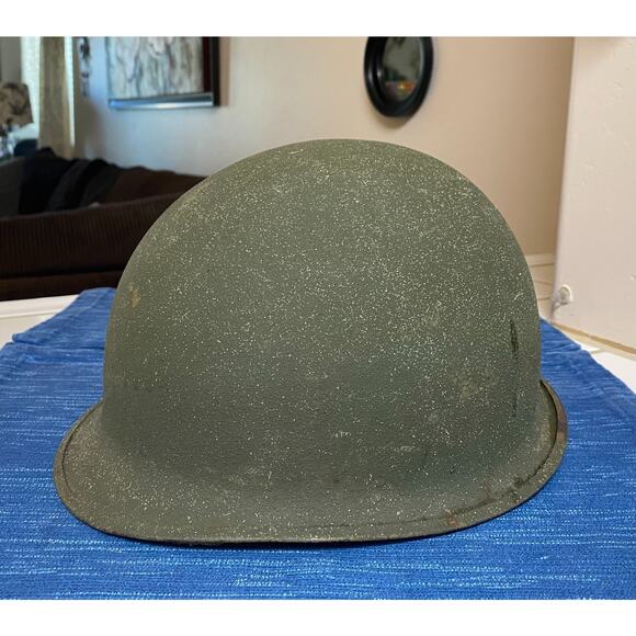 VTG US Army Military M-1 Helmet with Liner Rear Seam WWII Vietnam or Later ? 38B - Picture 1 of 10